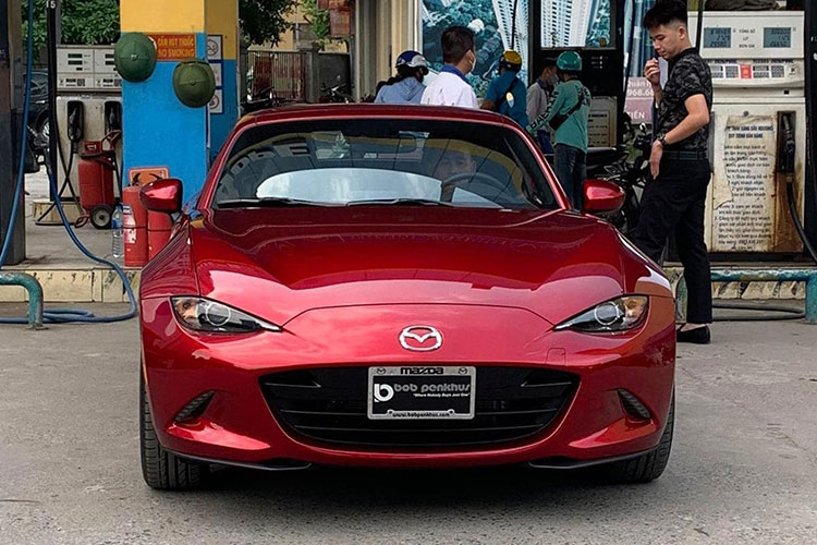 Chi tiết xe thể thao hai cửa Mazda MX 5 RF 2022 mui xếp cứng dầu tiên về Việt Nam 8