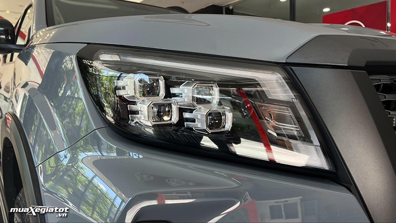 Nissan Navara 2023 với cụm đèn LED 4 bóng.
