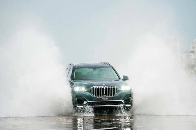 BMW X7 Pure Excellence 2022 vận hành mạnh mẽ.