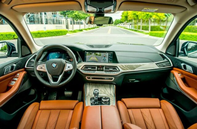 BMW X7 Pure Excellence 2022 với không gian rộng rãi.