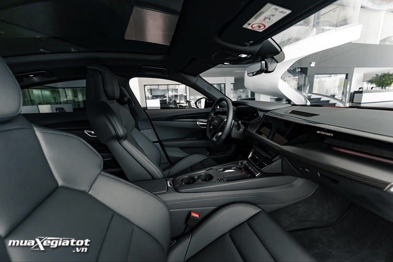 Audi e-Tron GT 2022 có ghế bọc da.
