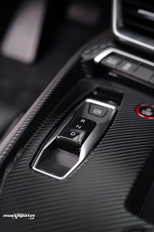 Audi e-Tron GT 2022 vận hành mạnh mẽ.