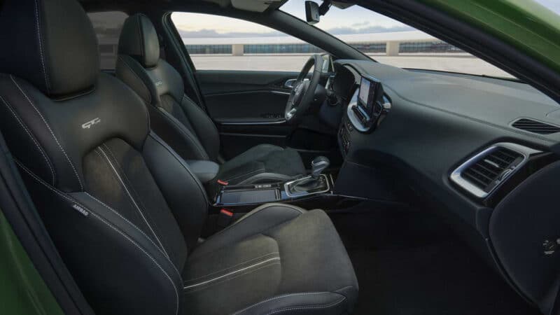 Kia XCeed 2023 có ghế da lộn.