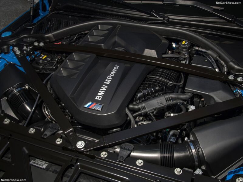 BMW M4 Competition 2022 được trang bị động cơ mạnh mẽ.