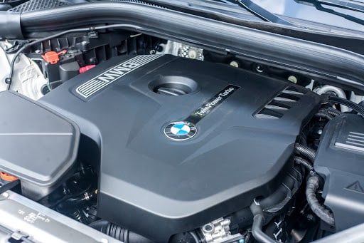 Động cơ trên BMW X3 2023.