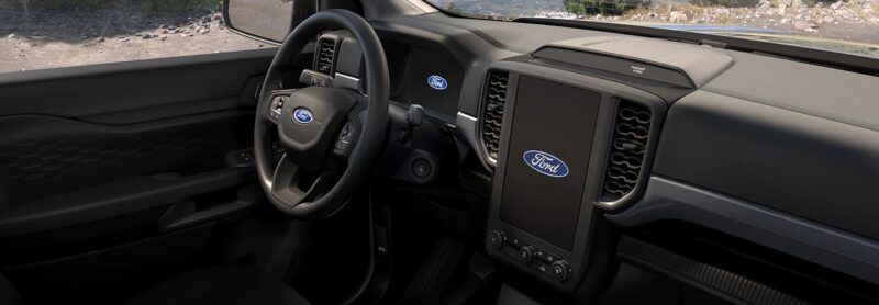 Ford Ranger XLS MT 2023 dùng màn hình cỡ lớn.