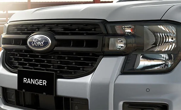 Ford Ranger XLS MT 2023 dùng bóng Halogen.