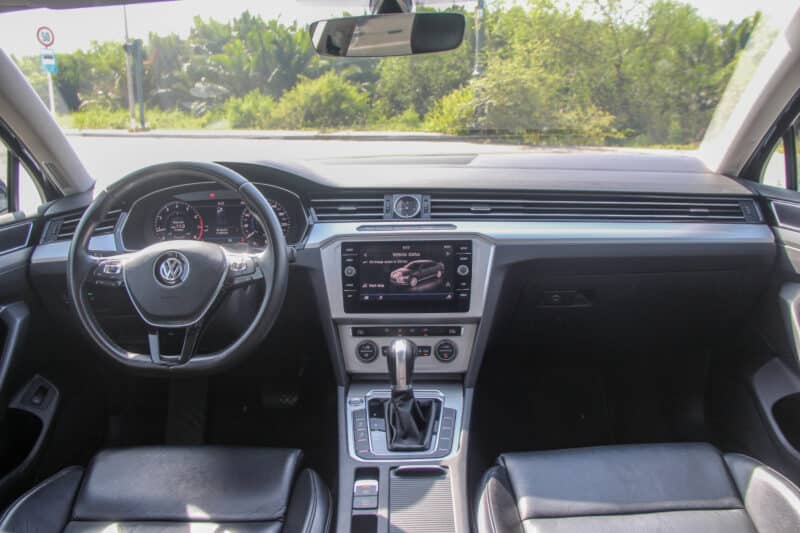 Volkswagen Passat 2022 có không gian nội thất hài hòa.
