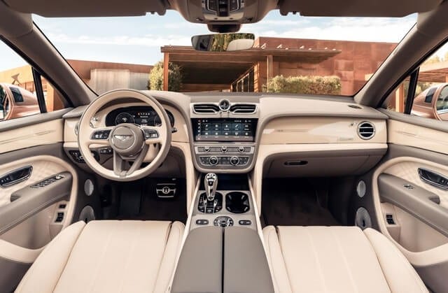 Nội thất xe Bentley Bentayga EWB 2023.