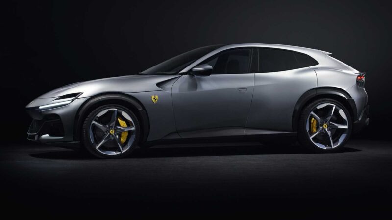 Ferrari Purosangue 2023 với động cơ mạnh mẽ.