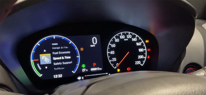 Honda City RS Hybrid 2023 được bổ sung màn hình LCD 7 inch kết hợp Analog hiện đại.