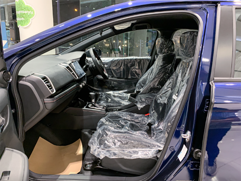 Honda City RS Hybrid 2023 có hàng ghế trước với thiết kế ôm sát cơ thể tạo ra trạng thái ngồi vững chãi.
